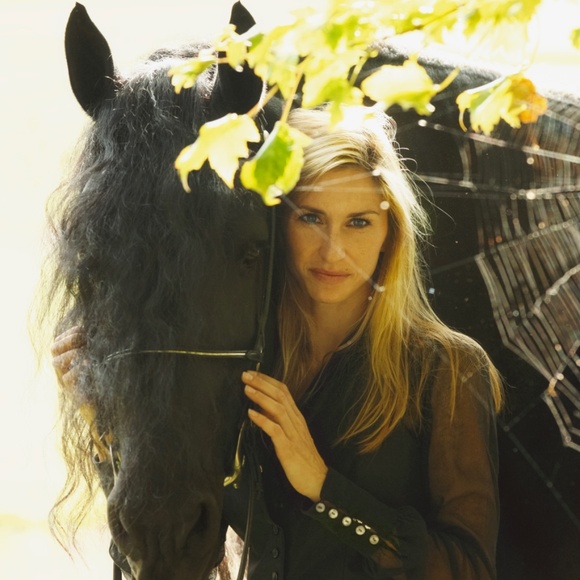 Posher, Kimberly - Picture 2 of 2